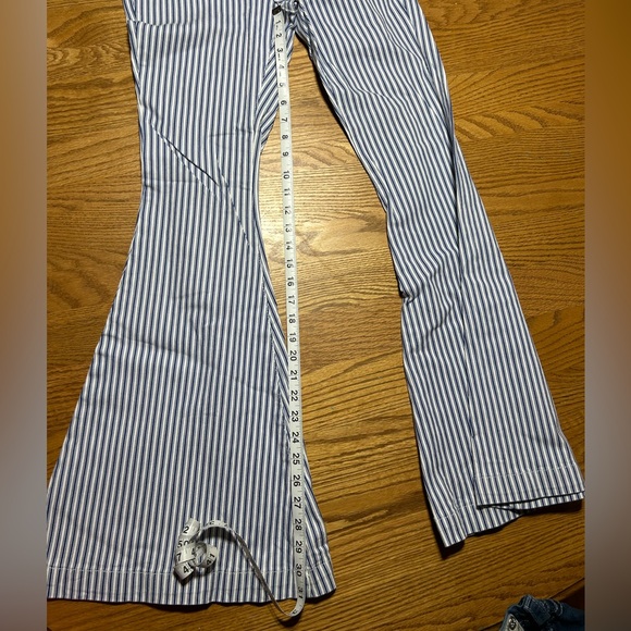 Women’s KanCan Blue and White Striped Bell Bottom Jeans Size 5/26 - Picture 6 of 8